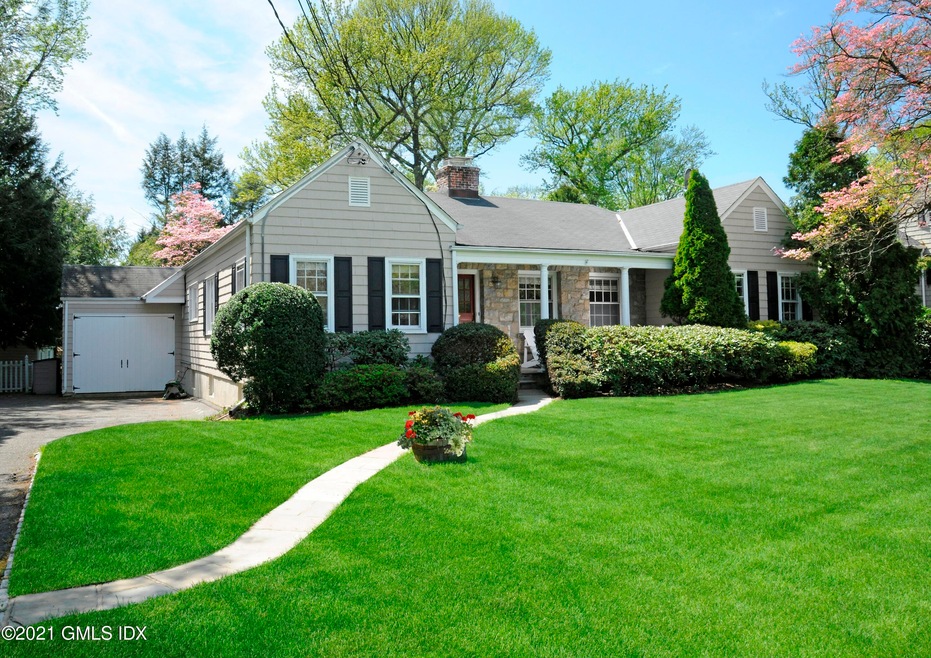 10 Crescent Rd, Riverside, CT 06878 - photo 1