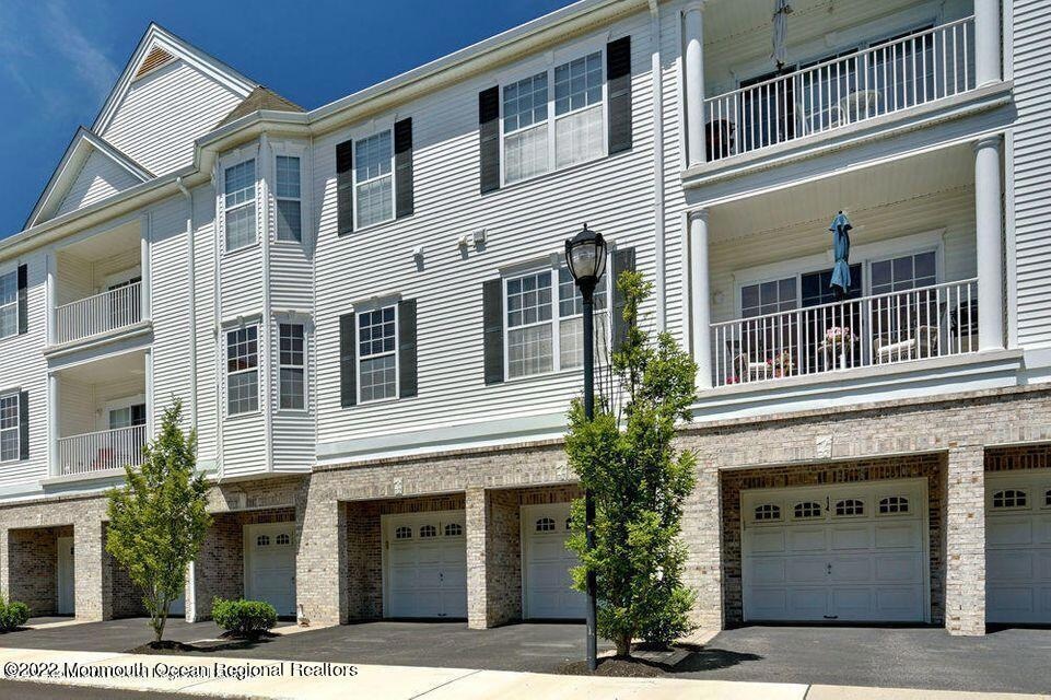 115 Knightsbridge Ln, Morganville, NJ 07751 - photo 1