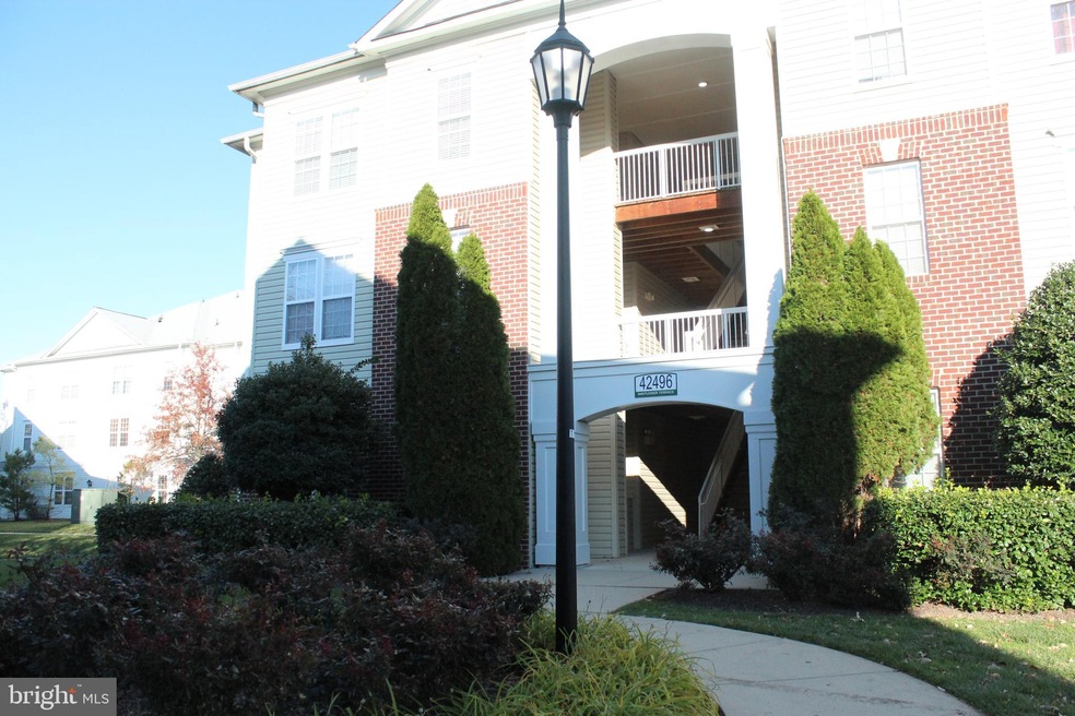 42496 Mayflower Terrace unit 101, Ashburn, VA 20148 - photo 1