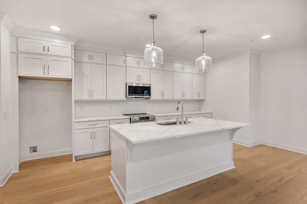 For Sale $659,700 • Co-Listing Agent