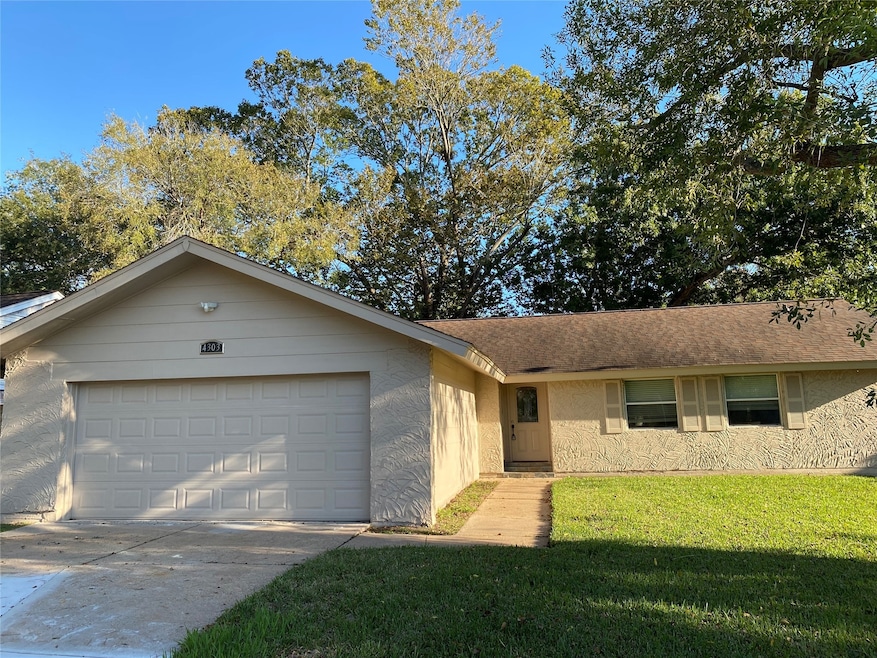 4303 Ravine Dr, Friendswood, TX 77546 - photo 1