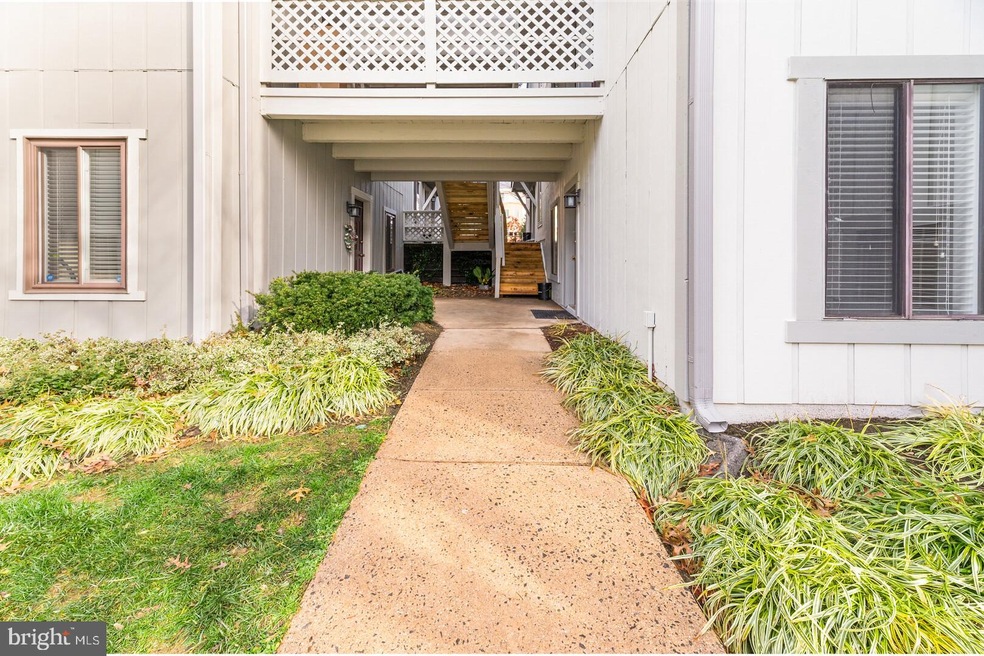 2225 Hunters Run Dr, Reston, VA 20191 - photo 1