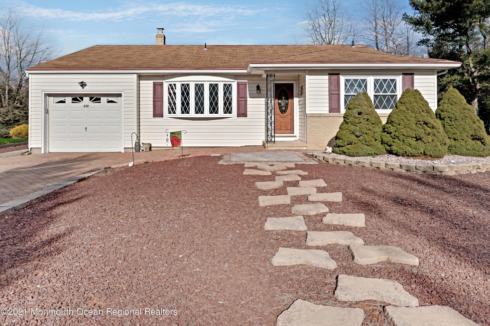 117 Edgewater Ct, Toms River, NJ 08757 - photo 1