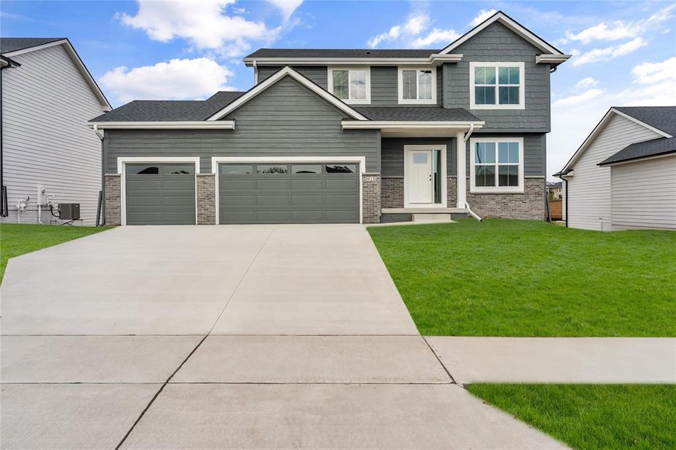 915 Hamilton Rd, Waukee, IA 50263 - photo 1