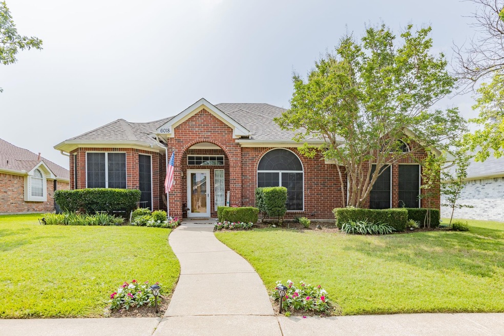 6018 Hawkeye Rd, Rowlett, TX 75089 - photo 1