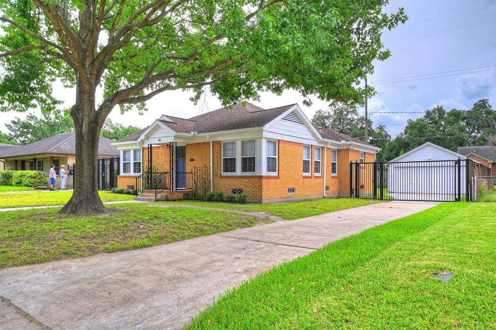 310 Eleanor St, Houston, TX 77009 - photo 1