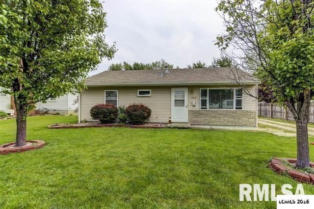 1412 Pulaski St, Lincoln, IL 62656 - photo 1