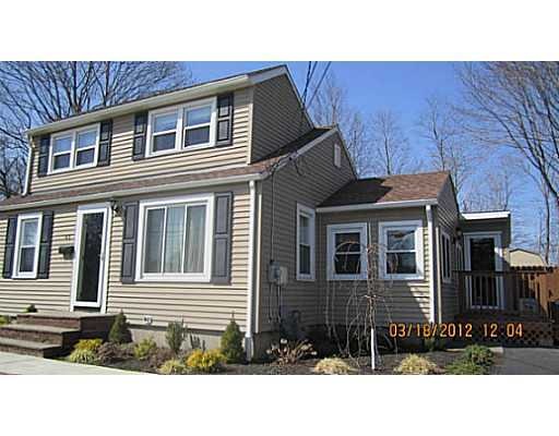 143 Endicott Dr, Warwick, RI 02886 - photo 1