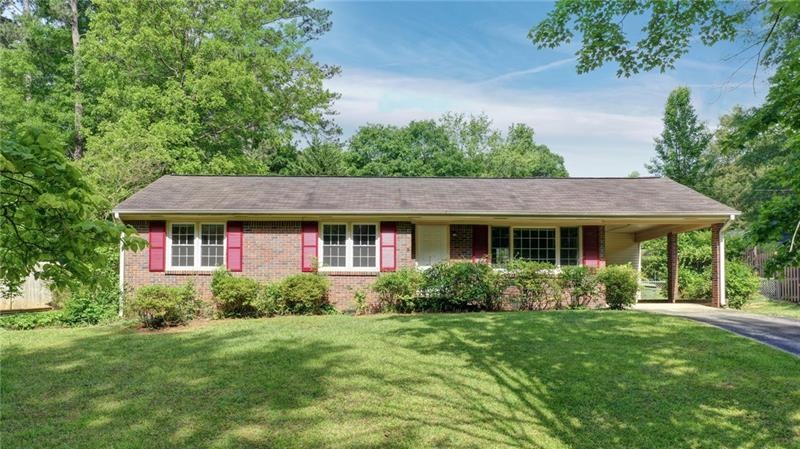 Fantastic 3B/1.5BA ranch in desirable Forest Hills