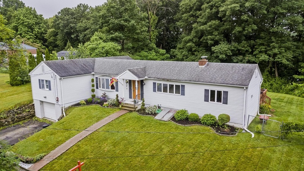 65 Eastern Promenade St, Holyoke, MA 01040 - photo 1