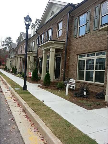 Exterior Front. Community has sidewalks thruout