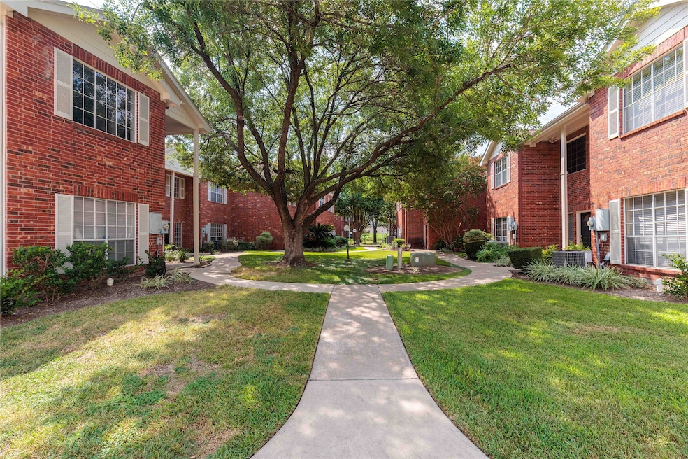 13683 Garden Grove Ct unit 265, Houston, TX 77082 - photo 1