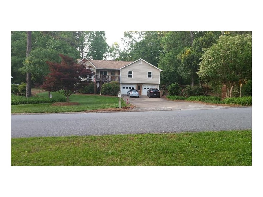 BEAUTIFUL HOME LOCATED IN EAST CHEROKEE VILLAGE IN