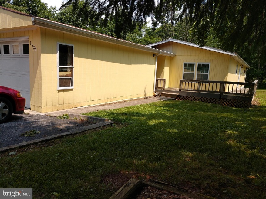 1525 Palm Springs Dr, Chambersburg, PA 17202 - photo 1