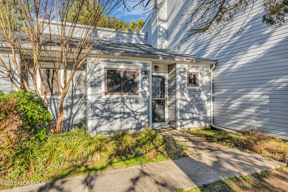19 Helene Ct unit 19, Tinton Falls, NJ 07724 - photo 1