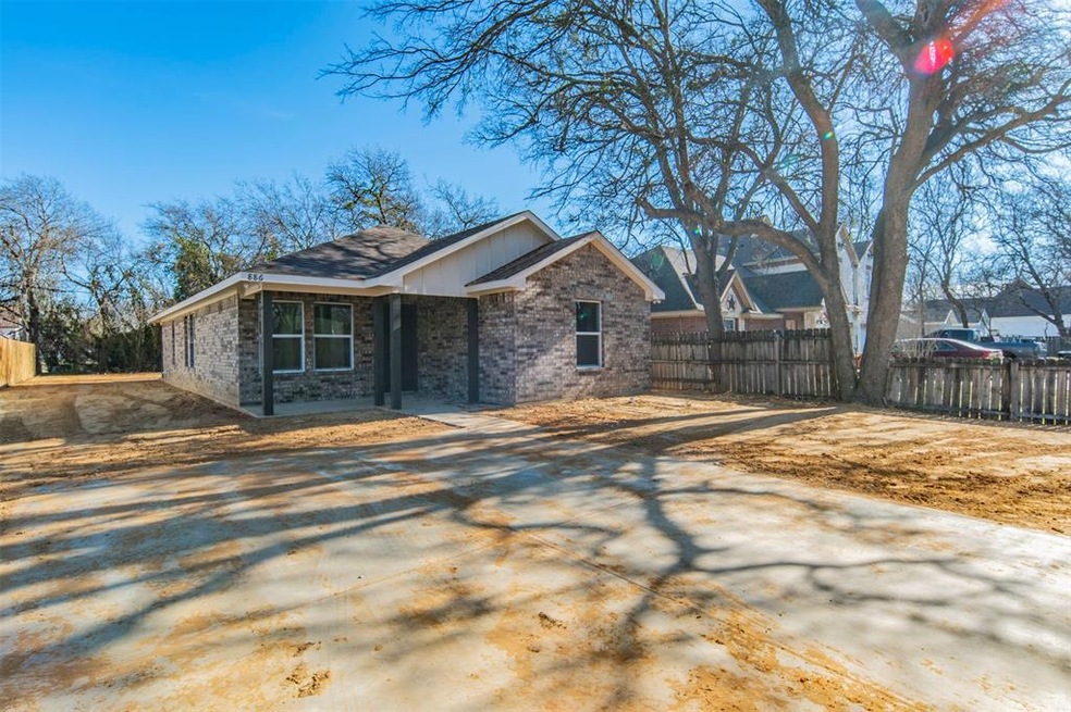 886 Sabine Ave, Cleburne, TX 76031 - photo 1
