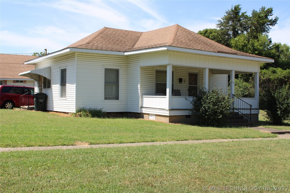 311 N 4th St, Henryetta, OK 74437 - photo 1