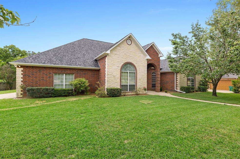 10977 Deer Creek Dr, Tyler, TX 75707 - photo 1