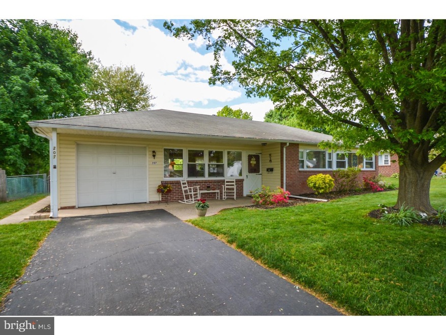 207 Woodlawn Rd, Norristown, PA 19401 - photo 1