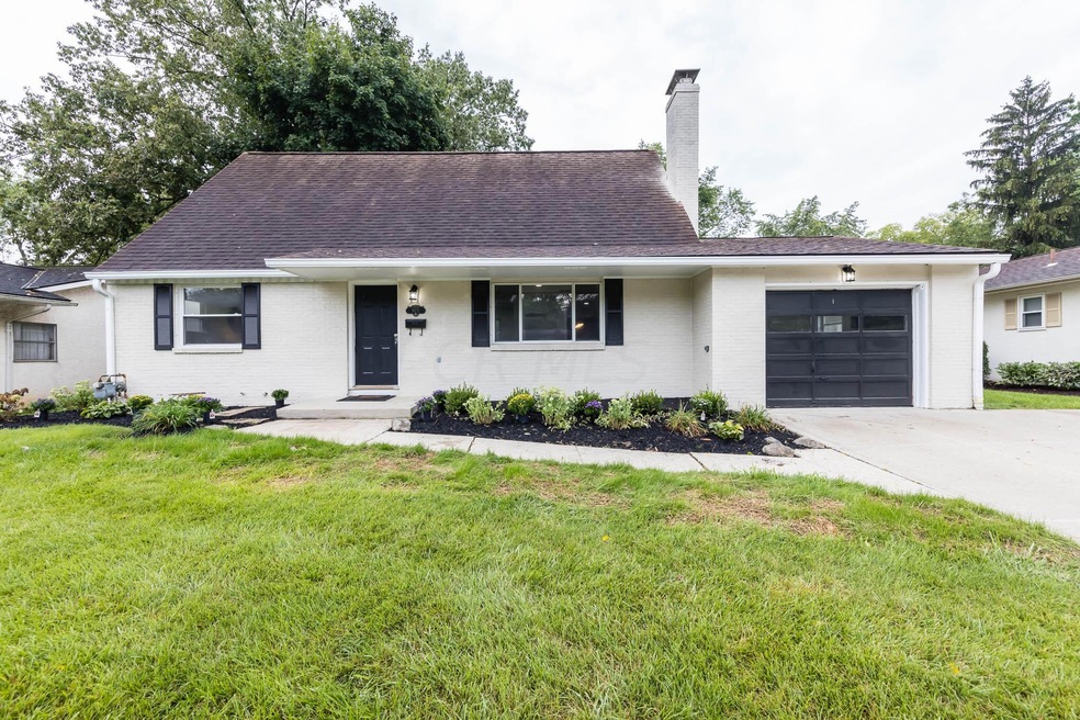 925 Farnham Rd-01