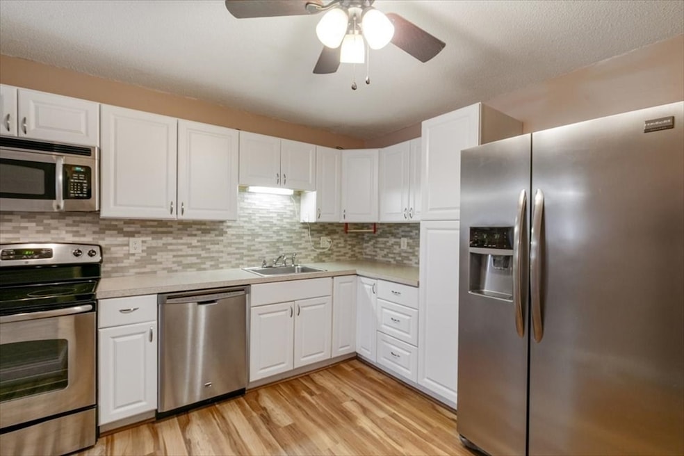 Sandlewood Pointe Condominiums unit b101, Amesbury, MA 01913 - photo 1