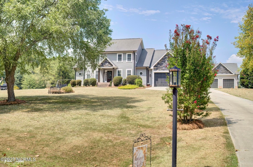 DSC07962_3_4-DeNoiseAI-low-light