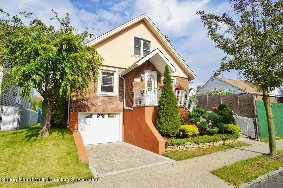 195 Locust Ave, Staten Island, NY 10306 - photo 1