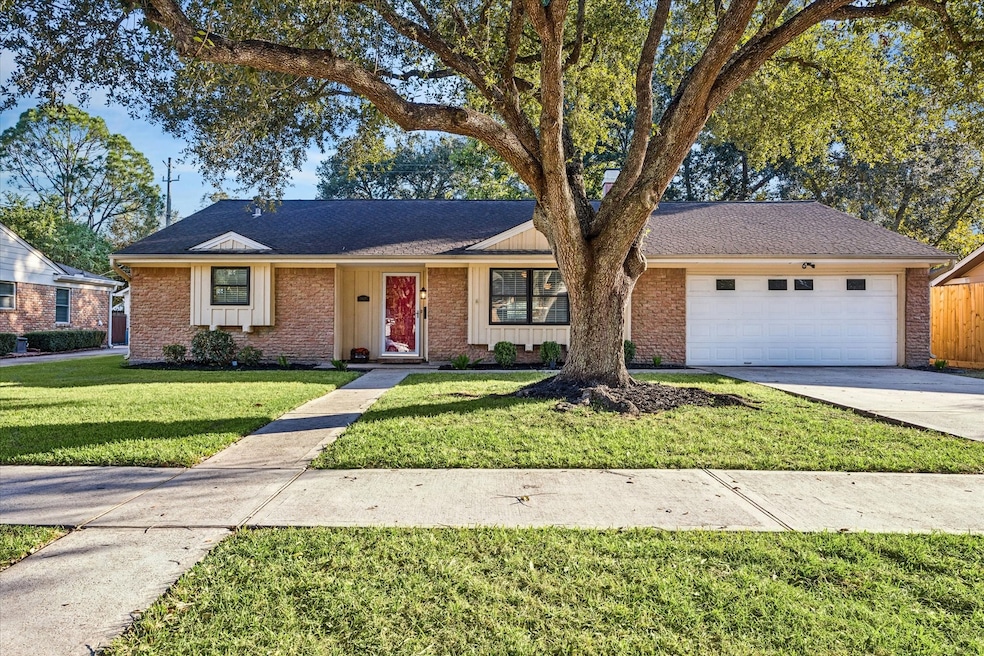 Welcome Home to your charming casa - 5827 Burlinghall Drive.