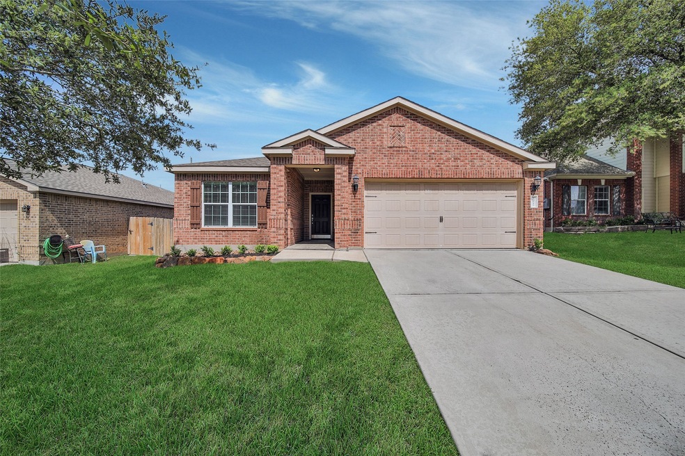 30527 N Sulphur Creek Dr, Magnolia, TX 77355 - photo 1