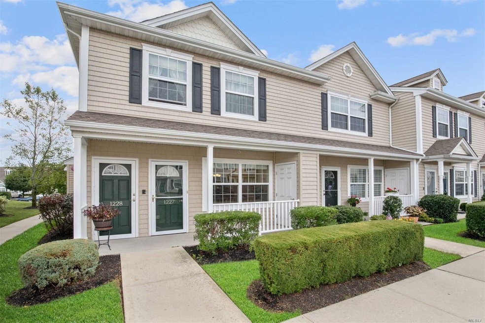 1227 Willow Ln, Valley Stream, NY 11580 - photo 1