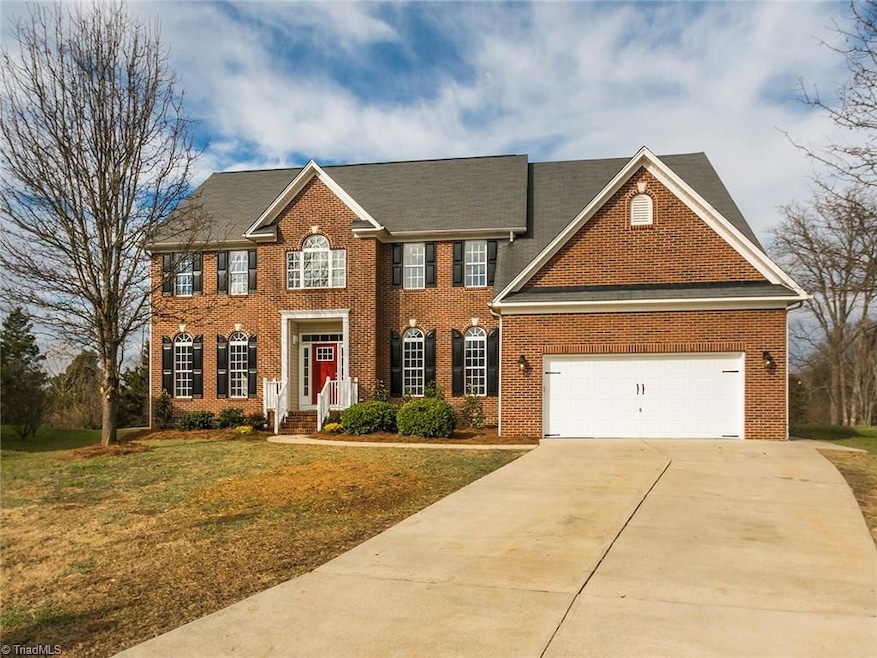 Welcome home to 2915 Glen Echo!  Gorgeous exterior and interior - completely updated and move in ready.  5 BEDROOMS, 3.5 BATHS.  Over 4000 Square Feet.  Prime cul-de-sac location.