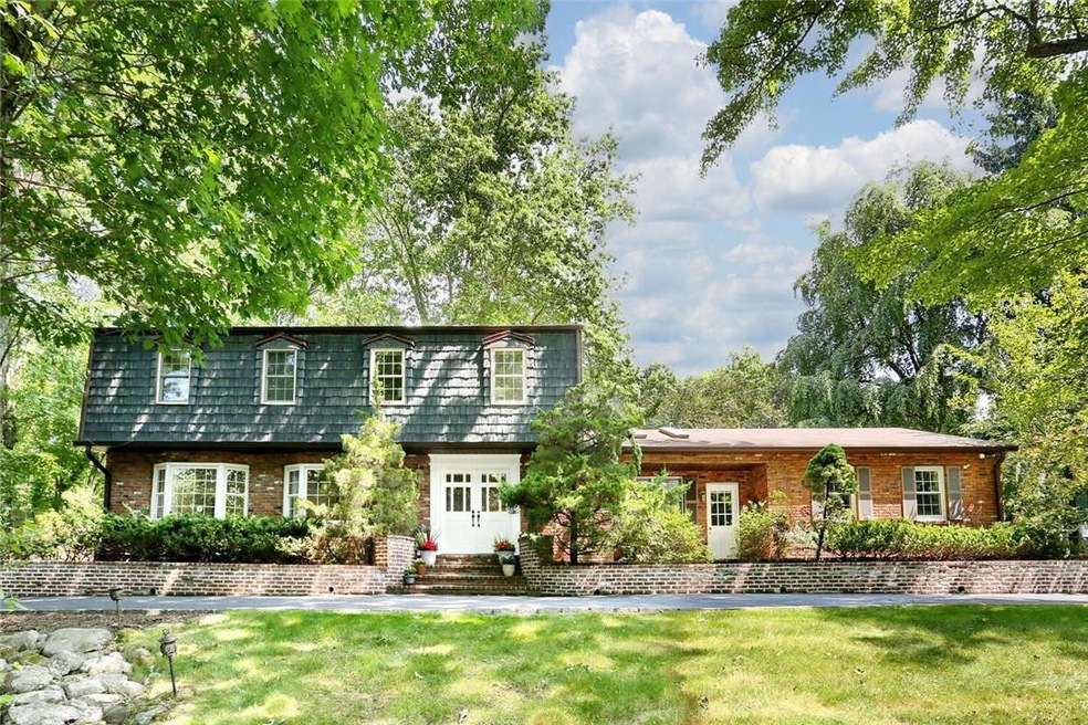 Sold $900,000 • Co-Listing Agent