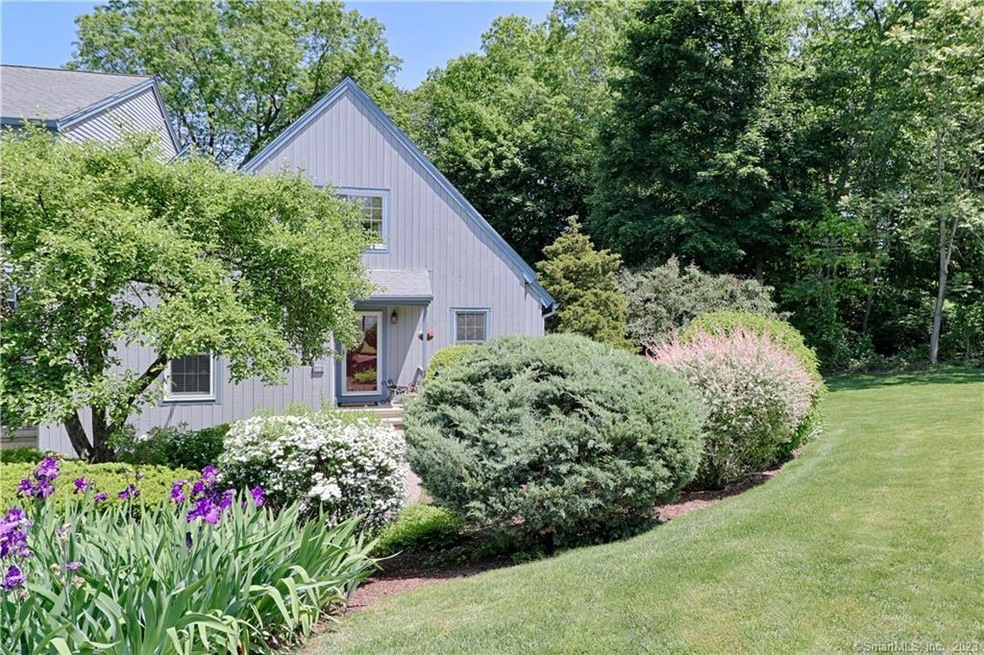 69 Gate Ridge Rd, Fairfield, CT 06825 - photo 1