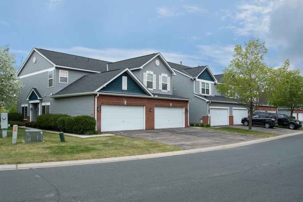01_8515_Grove1_mls