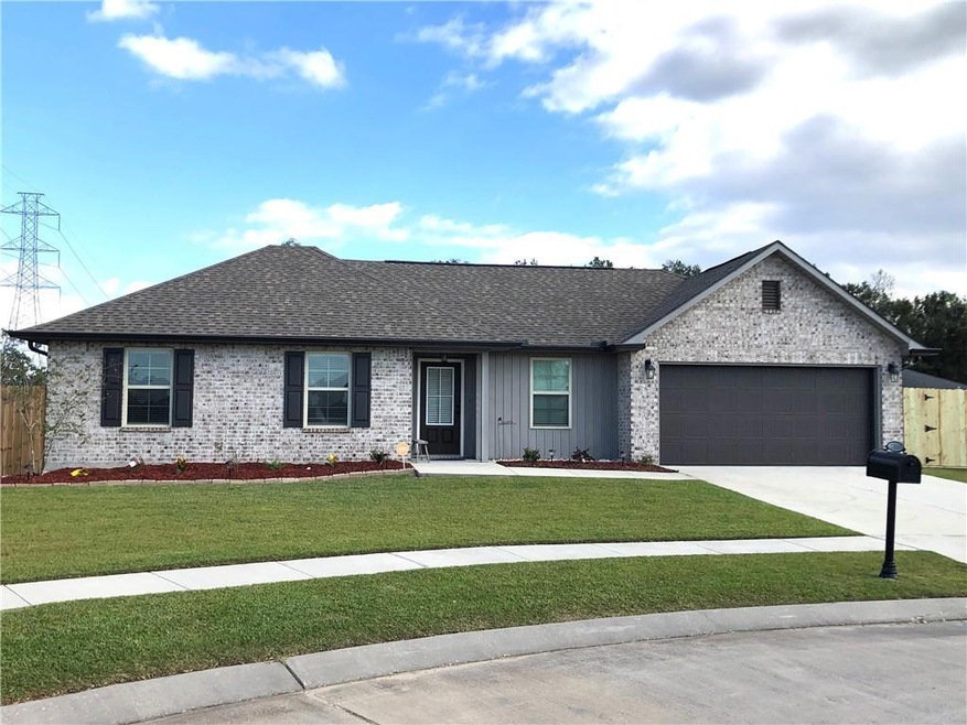 FRONT OF HOME WITH INVITING ENTRANCE, ON CUL DE SA