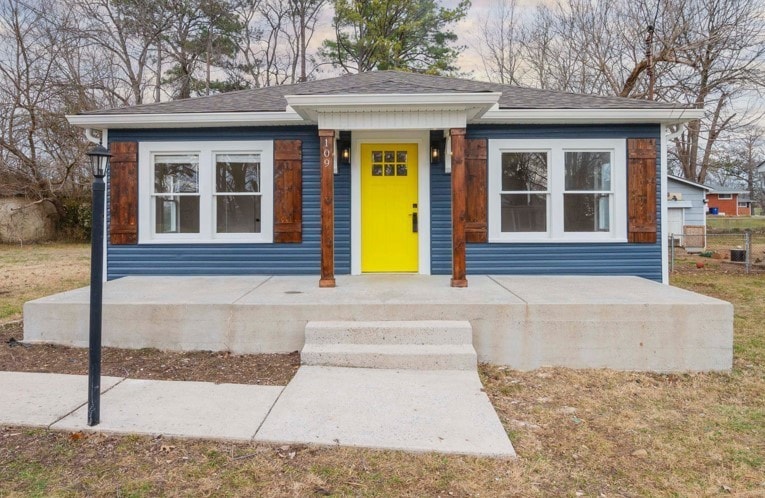 109 Hight St, Shelbyville, TN 37160 - photo 1