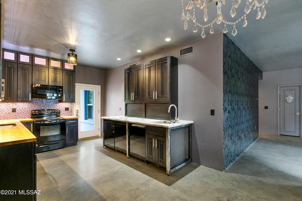Dining/Kitchen