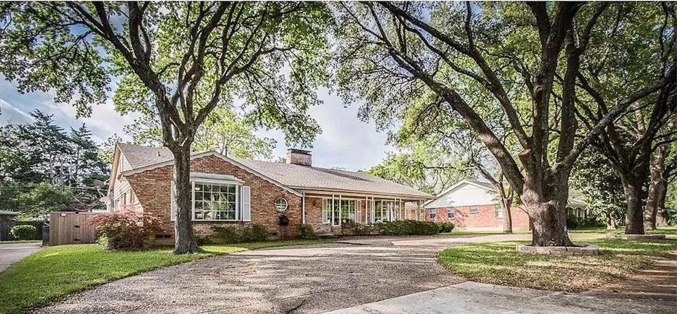 7230 E Mockingbird Ln, Dallas, TX 75214 - photo 1