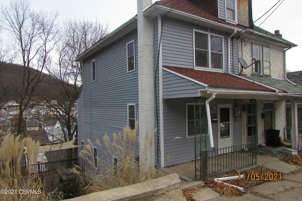 1031 W Chestnut St, Coal Township, PA 17866 - photo 1