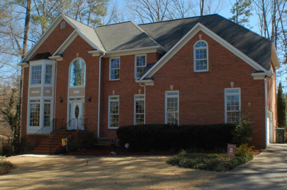 Welcome Home to 1670 Kenbrook Trace in Brookstone 