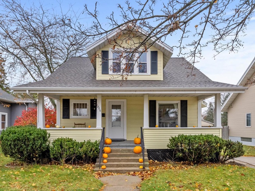 1806 29th St, Two Rivers, WI 54241 - photo 1