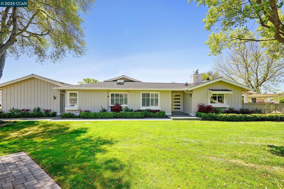 Sold $1,325,000 • Co-Listing Agent