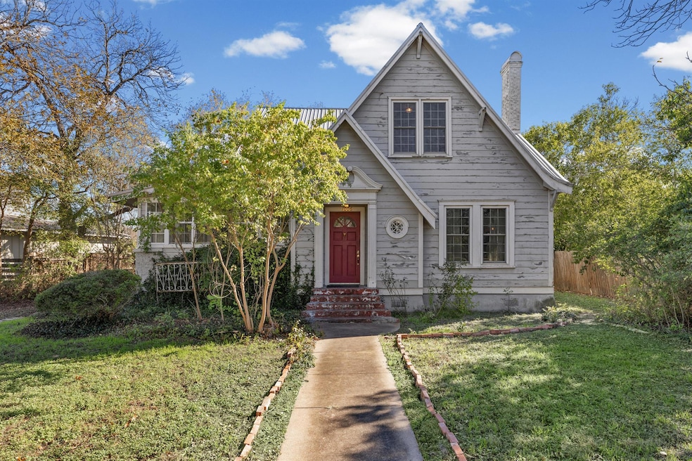 1006 Maple St, Lockhart, TX 78644 - photo 1