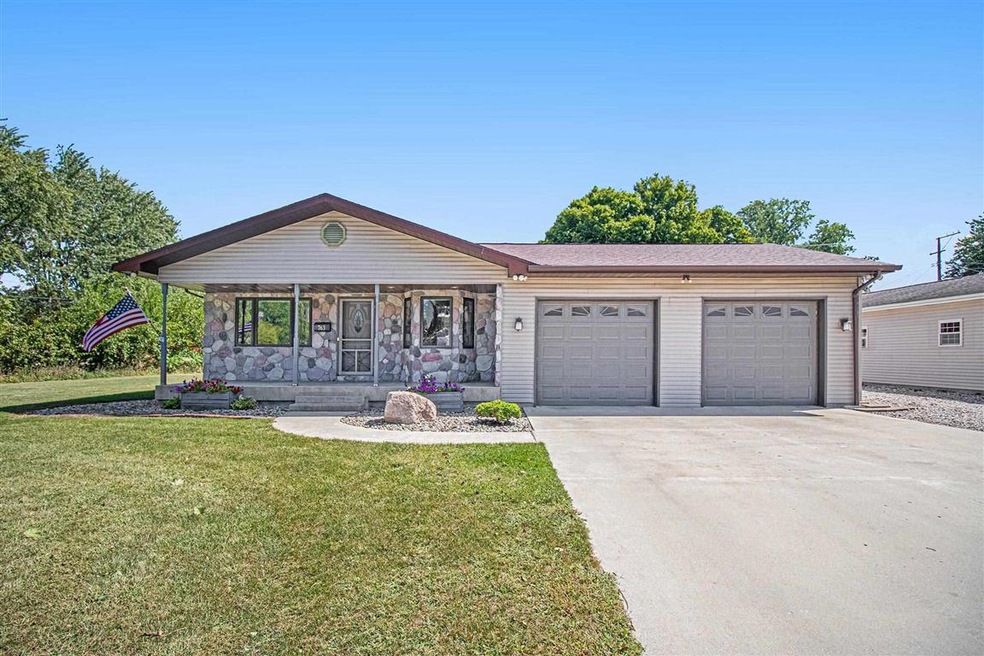 763 N Clark St, Nappanee, IN 46550 - photo 1