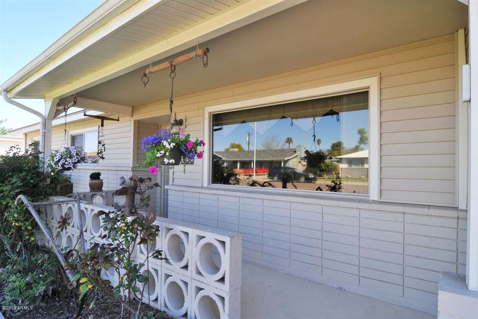 WELCOMING ENTRY TO HOME