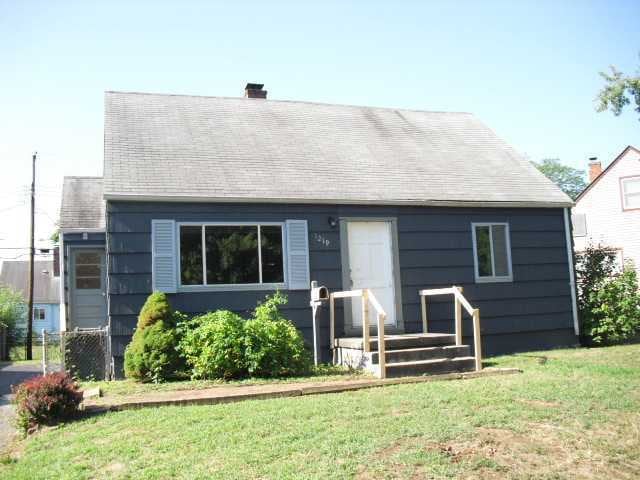 1219 Frisbee Dr, Columbus, OH 43224 - photo 1