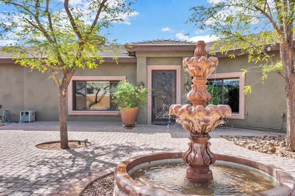 Gorgeous Front Elevation and Courtyard