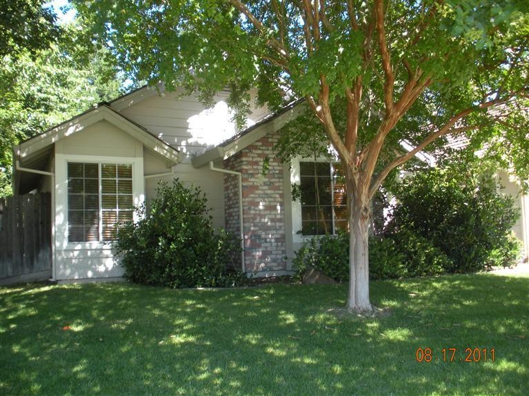 Beautiful Curb appeal!