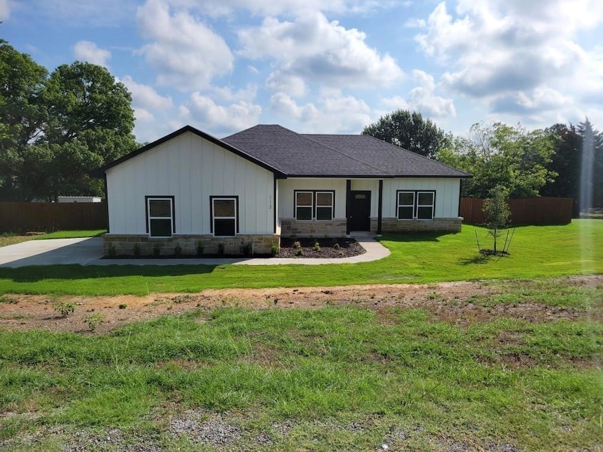 112 Coronado Trail, Weatherford, TX 76087 - photo 1