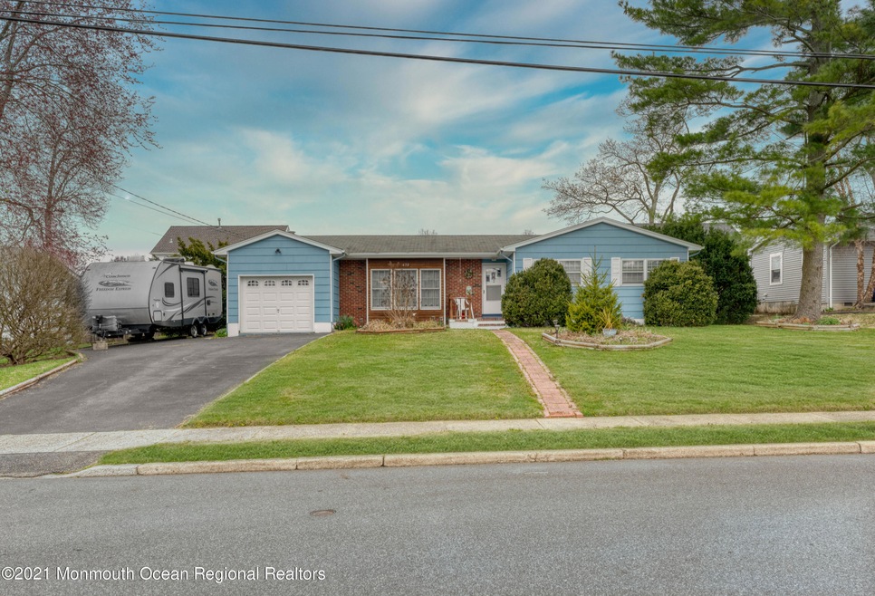 650 Longview Dr, Toms River, NJ 08753 - photo 1